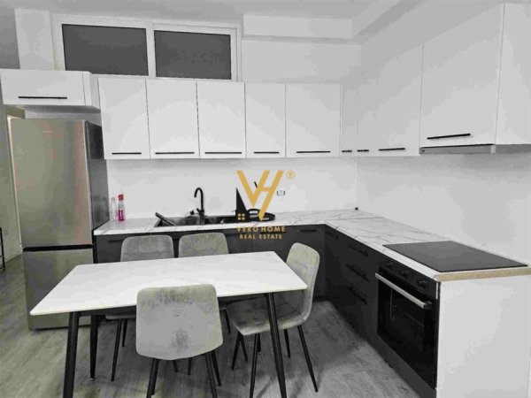 Tirane, jepet me qera apartament 2+1+Ballkon Kati 3, 78 m² 650 € (5 MAJI)