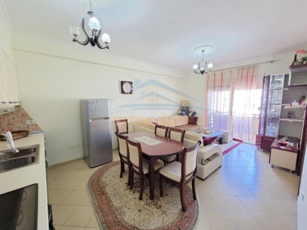 Tirane, shitet apartament 1+1 Kati 7, 90.000 m² 90.000 € (Unaza e Re)