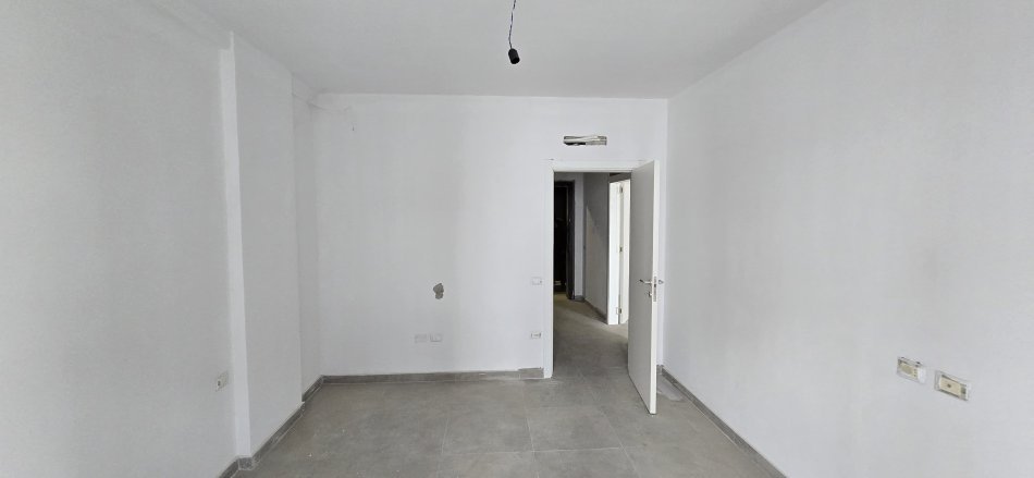 Tirane, jepet me qera apartament 1+1 Kati 1, 65 m² 600 € (Liqeni i Thate)