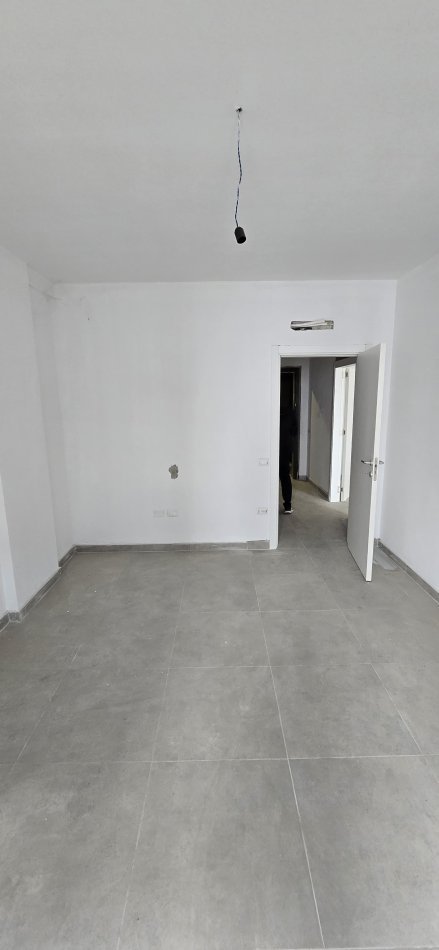Tirane, jepet me qera apartament 1+1 Kati 1, 65 m² 600 € (Liqeni i Thate)
