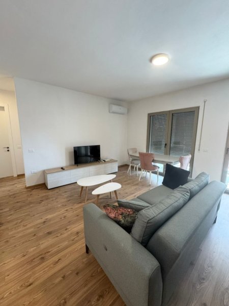 Tirane, jepet me qera apartament 1+1+Aneks+Ballkon Kati 6, 73 m² 600 € (Kompleksi Delijorgji)