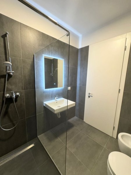 Tirane, jepet me qera apartament 1+1+Aneks+Ballkon Kati 6, 73 m² 600 € (Kompleksi Delijorgji)