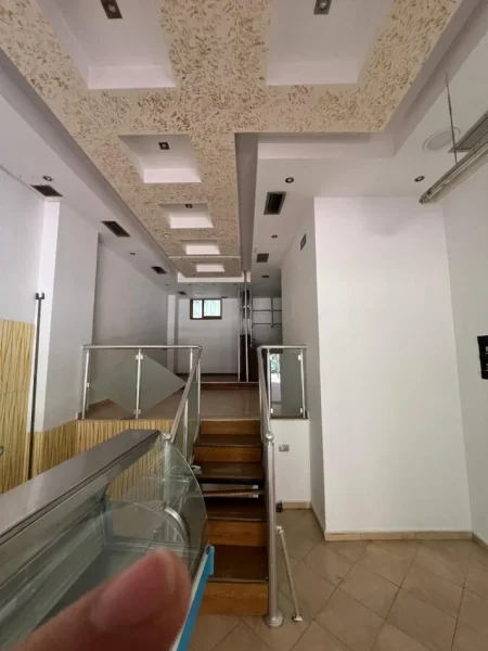 Tirane, jepet me qera dyqan Kati 1, 70 m² 350 € (JEPET SUPER DYQAN ME NJE SIPERFAQE PREJ 70M2 NE 5 MAJI -350 EURO/MUAJI)