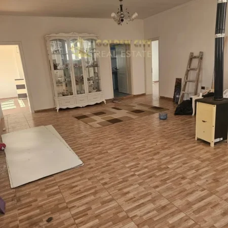Durres, shes Vile 2 Katshe Kati 2, 330 m² 250.000 € (Blloku vilave)