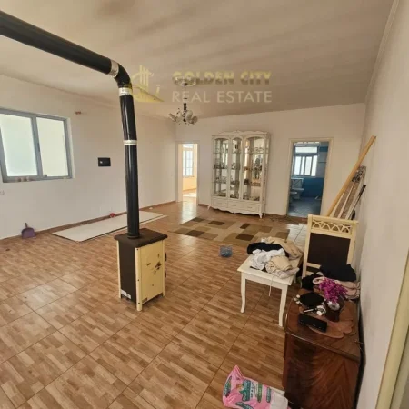 Durres, shes Vile 2 Katshe Kati 2, 330 m² 250.000 € (Blloku vilave)