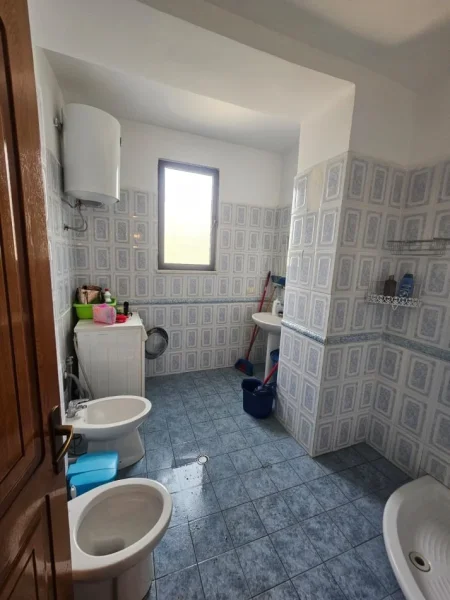 Durres, shitet 2+1+Ballkon Kati 1, 115 m² 115.000 € (Rrota e kuqe)