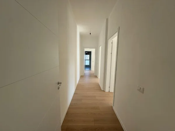 Shqiperi, shitet apartament 2+1 Kati 5, 150 m² 230.000 € (Ish Fusha e Aviacionit)