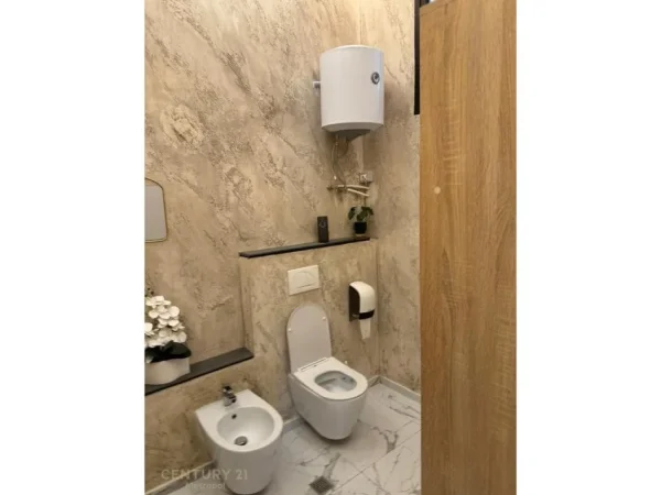 Tirane, shitet bar-resorant Kati 0, 90 m² 210.000 € (Rruga Sulejman Delvina)