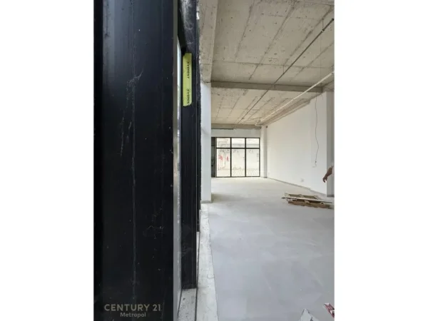 Tirane, jepet me qera ambjent biznesi Kati 1, 80 m² 1.500 € (Bulevardi Nene Tereza)