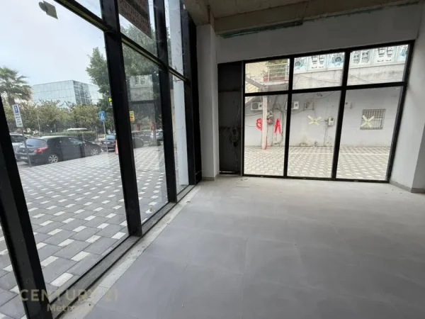 Tirane, jepet me qera ambjent biznesi Kati 1, 80 m² 1.500 € (Bulevardi Nene Tereza)