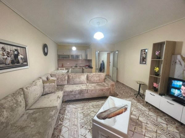 Tirane, jepet me qera apartament 2+1 Kati 2, 85 m² 600 € (Brraka)