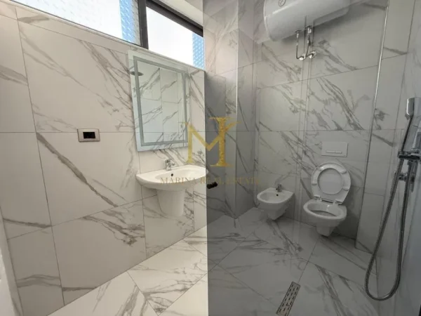 Durres, jepet me qera apartament 2+1+Ballkon Kati 2, 88 m² 480 € (Drejtoria policise)