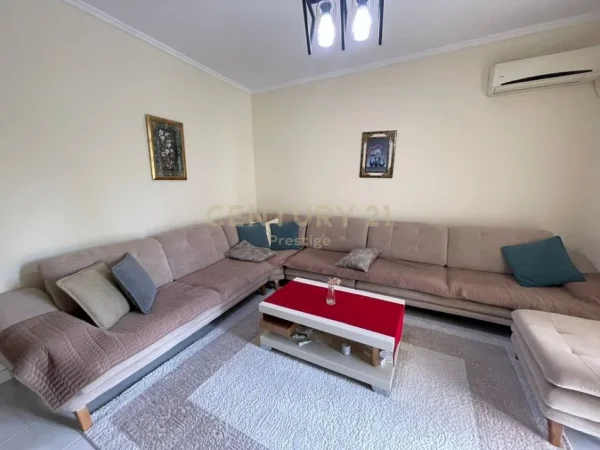 Tirane, jepet me qera apartament 2+1+Ballkon Kati 2, 120 m² 550 € (Sauk)