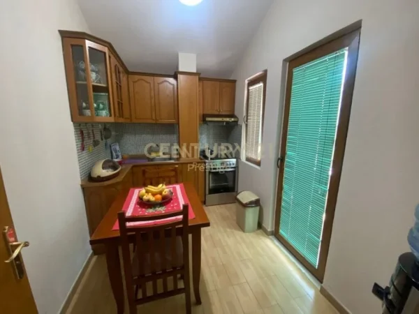 Tirane, shitet apartament 2+1 Kati 3, 370 m² 850.000 € (Vilat gjermane)