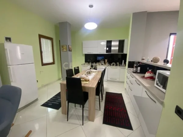 Tirane, shitet apartament 2+1 Kati 3, 370 m² 850.000 € (Vilat gjermane)