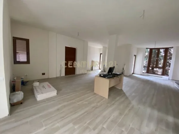 Tirane, shitet apartament 2+1 Kati 3, 370 m² 850.000 € (Vilat gjermane)