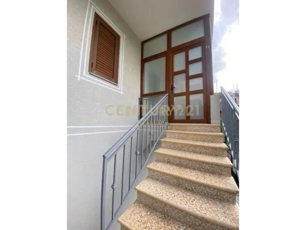 Tirane, shitet apartament 2+1 Kati 3, 370 m² 850.000 € (Vilat gjermane)