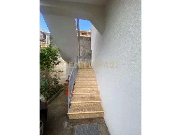 Tirane, shitet apartament 2+1 Kati 3, 370 m² 850.000 € (Vilat gjermane)