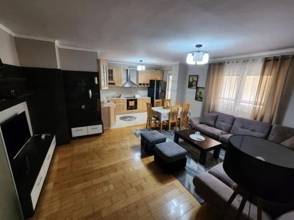 Tirane, jepet me qera apartament 2+1+Ballkon Kati 5, 96 m² 1.000 € (Rruga Elbasanit, Prane Air Albania)