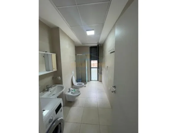 Tirane, jepet me qera apartament 2+1+Ballkon Kati 3, 94 m² 750 € (Don Bosko, Fiori Di Bosco)