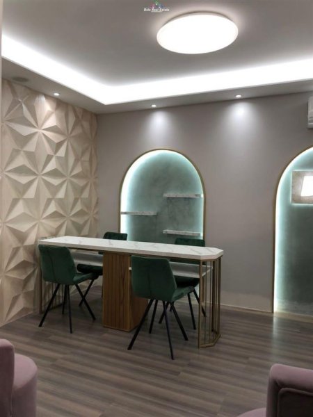 Tirane, jepet me qera dyqan Kati 0, 60 m² 600 € (BRRYLI)