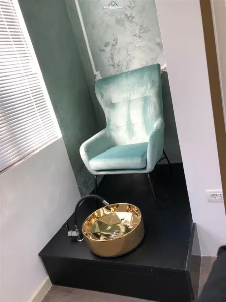 Tirane, jepet me qera dyqan Kati 0, 60 m² 600 € (BRRYLI)