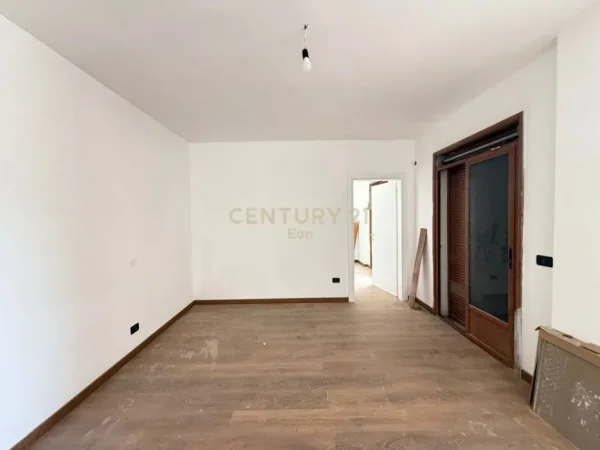 Durres, shitet apartament 1+1 Kati 4, 63 m² 88.000 € (Pallati Sportit Durres)