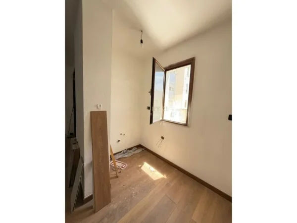 Durres, shitet apartament 1+1 Kati 4, 63 m² 88.000 € (Pallati Sportit Durres)