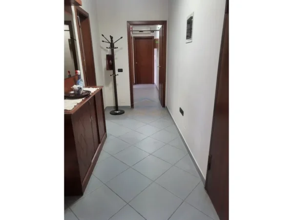 0683487469  Tirane, jepet me qera apartament 1+1+Ballkon Kati 4, 120 m² 550 € (Rruga Mine Peza)