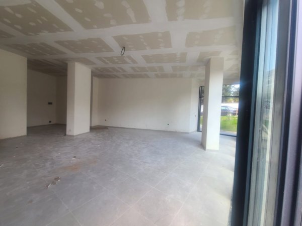 Tirane, jepet me qera ambjent biznesi Kati 0, 84 m² 1.200 € (Ambasada Amerikane , Shkolla Osman Myderizi)