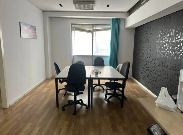 Tirane, jepet me qera ambjent biznesi Kati 2, 130 m² 700 € (Stacioni i Trenit, Durres)