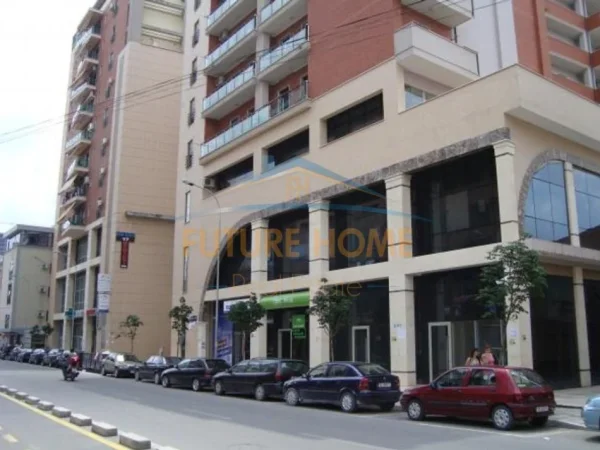 Tirane, jepet me qera zyre Kati 7, 117 m² 650 € (Qender)