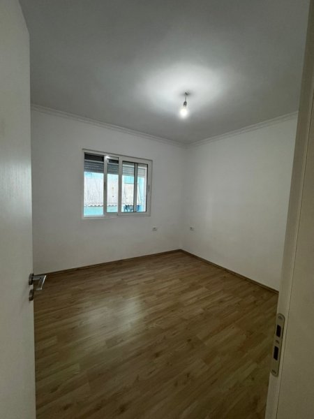 Tirane, shitet apartament 2+1+Aneks+Ballkon Kati 5, 75 m² 155.000 € (Komuna e parisit)