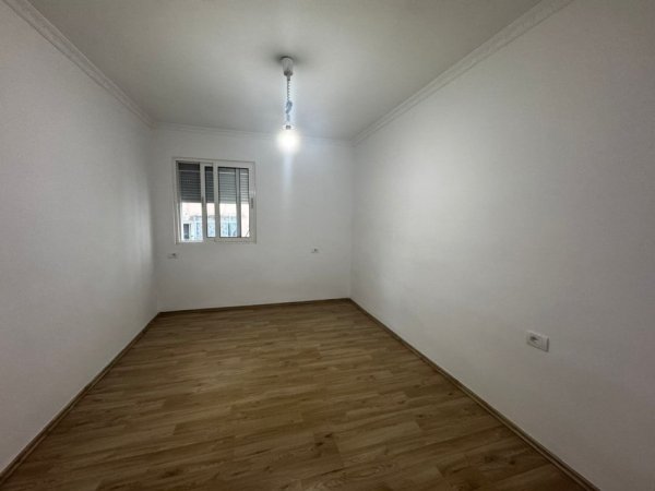 Tirane, shitet apartament 2+1+Aneks+Ballkon Kati 5, 75 m² 155.000 € (Komuna e parisit)