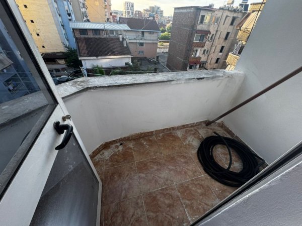 Tirane, shitet apartament 2+1+Aneks+Ballkon Kati 5, 75 m² 155.000 € (Komuna e parisit)