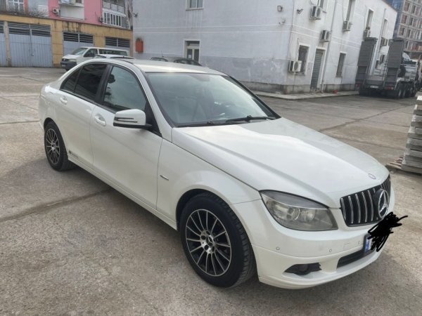 Tirane, shitet makine mercedes c class w204 Nafte, e bardhë manuale Klima 210 km 6.500 €
