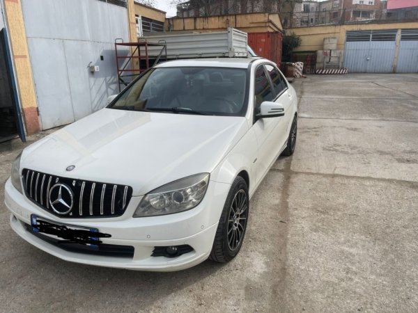 Tirane, shitet makine mercedes c class w204 Nafte, e bardhë manuale Klima 210 km 6.500 €