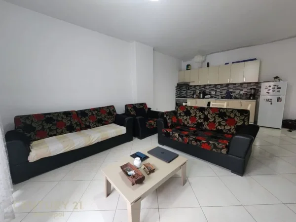 Tirane, shitet apartament 1+1 Kati 3, 84 m² 109.000 € (Rruga Konferenca e Pezes)