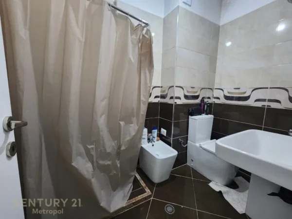 Tirane, shitet apartament 1+1 Kati 3, 84 m² 109.000 € (Rruga Konferenca e Pezes)