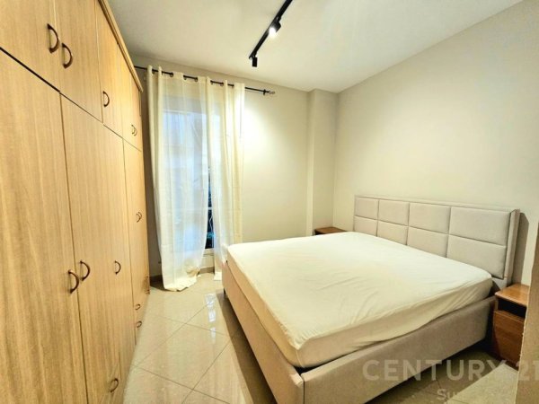 Tirane, jepet me qera apartament 2+1+Ballkon Kati 2, 85 m² 650 € (SUN115536)