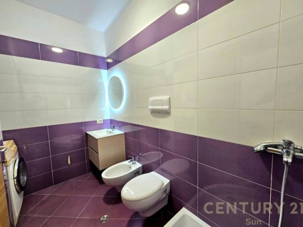 Tirane, jepet me qera apartament 2+1+Ballkon Kati 2, 85 m² 650 € (SUN115536)