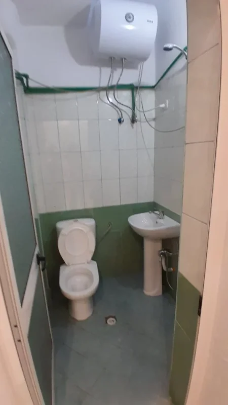 Tirane, jepet me qera zyre , 45 m²  400 € (Pjeter Bogdani)