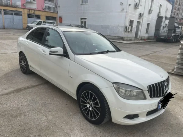 Tirane, shitet makine mercedes benz w204 Nafte, e bardhë manuale Klima 210 km 6.500 €
