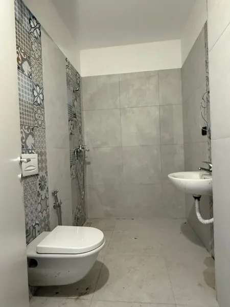 Durres, shes apartament 1+1+Ballkon Kati 4, 65 m² 88.000 € (Markata,Durres 88.000 EURO. SHITET 1+1 me dy ballkone)