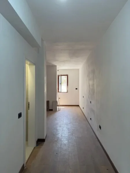 Durres, shes apartament 1+1+Ballkon Kati 4, 65 m² 88.000 € (Markata,Durres 88.000 EURO. SHITET 1+1 me dy ballkone)