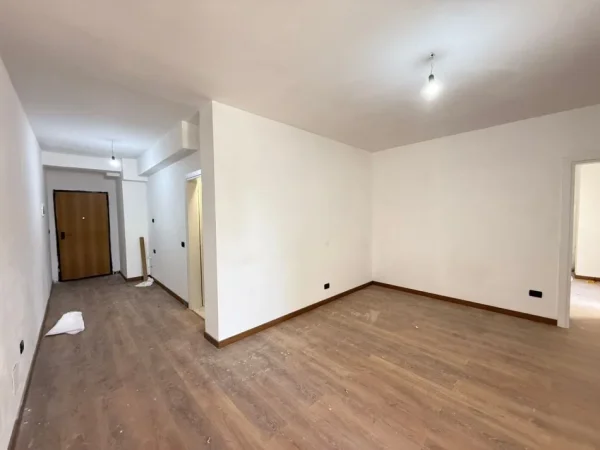 Durres, shes apartament 1+1+Ballkon Kati 4, 65 m² 88.000 € (Markata,Durres 88.000 EURO. SHITET 1+1 me dy ballkone)