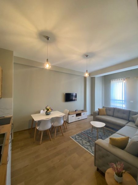 Tirane, jepet me qera garazh | post parkimi 1+1+Ballkon Kati 7, 72 m² 650 € (Riza Cerova)