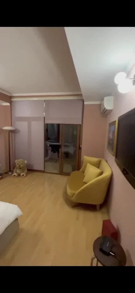 Tirane, jepet me qera apartament 3+1+Ballkon Kati 4, 150 m² 150 € (Rruga 5 Maji)