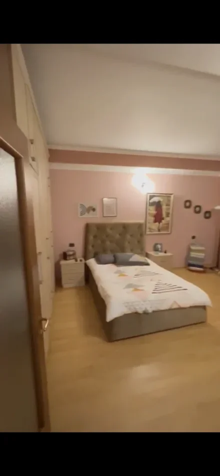 Tirane, jepet me qera apartament 3+1+Ballkon Kati 4, 150 m² 150 € (Rruga 5 Maji)