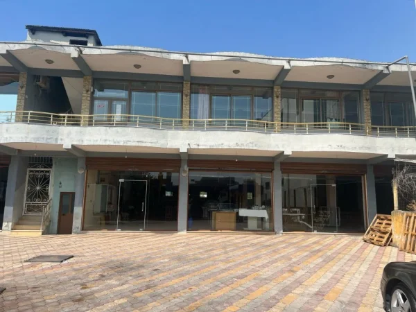 Tirane, jepet me qera ambjent biznesi Kati 2, 1.550 m² 4.500 € (BATHORE)